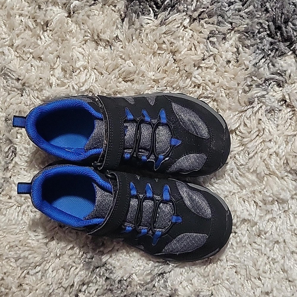 EUC boys Merrell sneakers